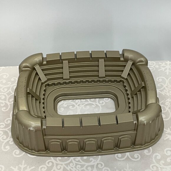 Nordic Ware Stadium-Shaped Cake Pan 9-Cup Capacity - Picture 1 of 6